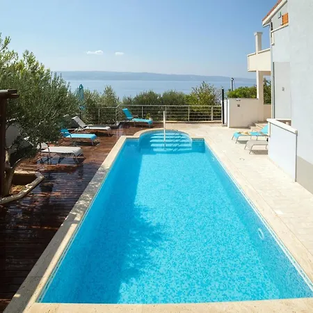 Seaside On A Very Quiet Location, Heated Pool And Panoramic View, 170 M From The *