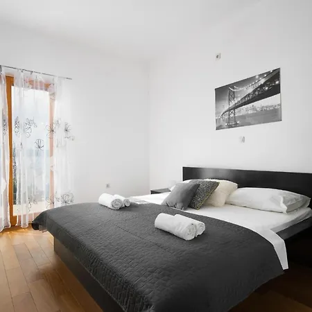 Seaside On A Very Quiet Location, Heated Pool And Panoramic View, 170 M From The Dugi Rat